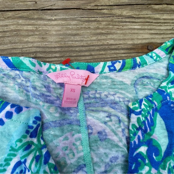 Lilly Pulitzer Women’s Size XS Blue Green Paisley V-neck Pocket Linen T-shirt - Picture 2 of 6